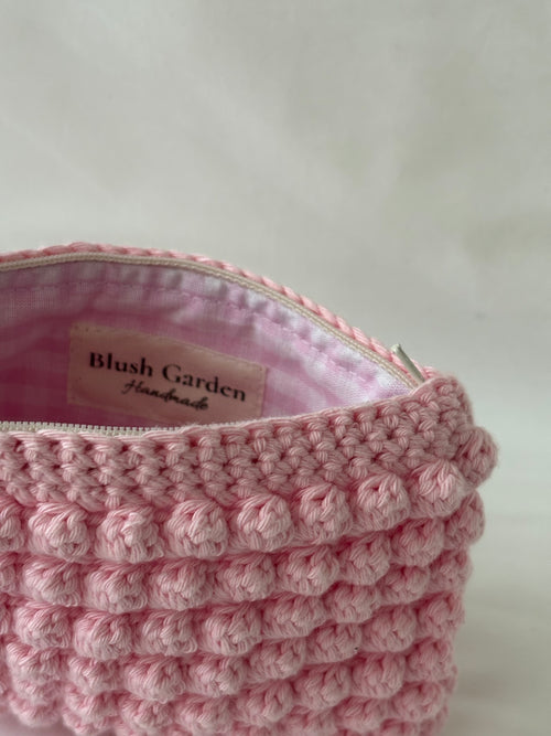 Pochette trousse de maquillage rose pastel en crochet fait main 100% coton et tissu vichy rose