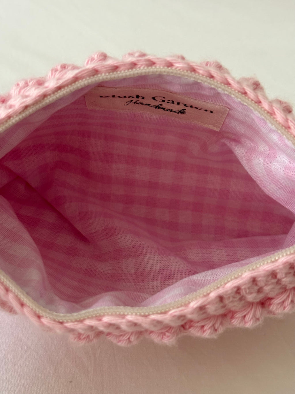 Pochette trousse de maquillage rose pastel en crochet fait main 100% coton et tissu vichy rose