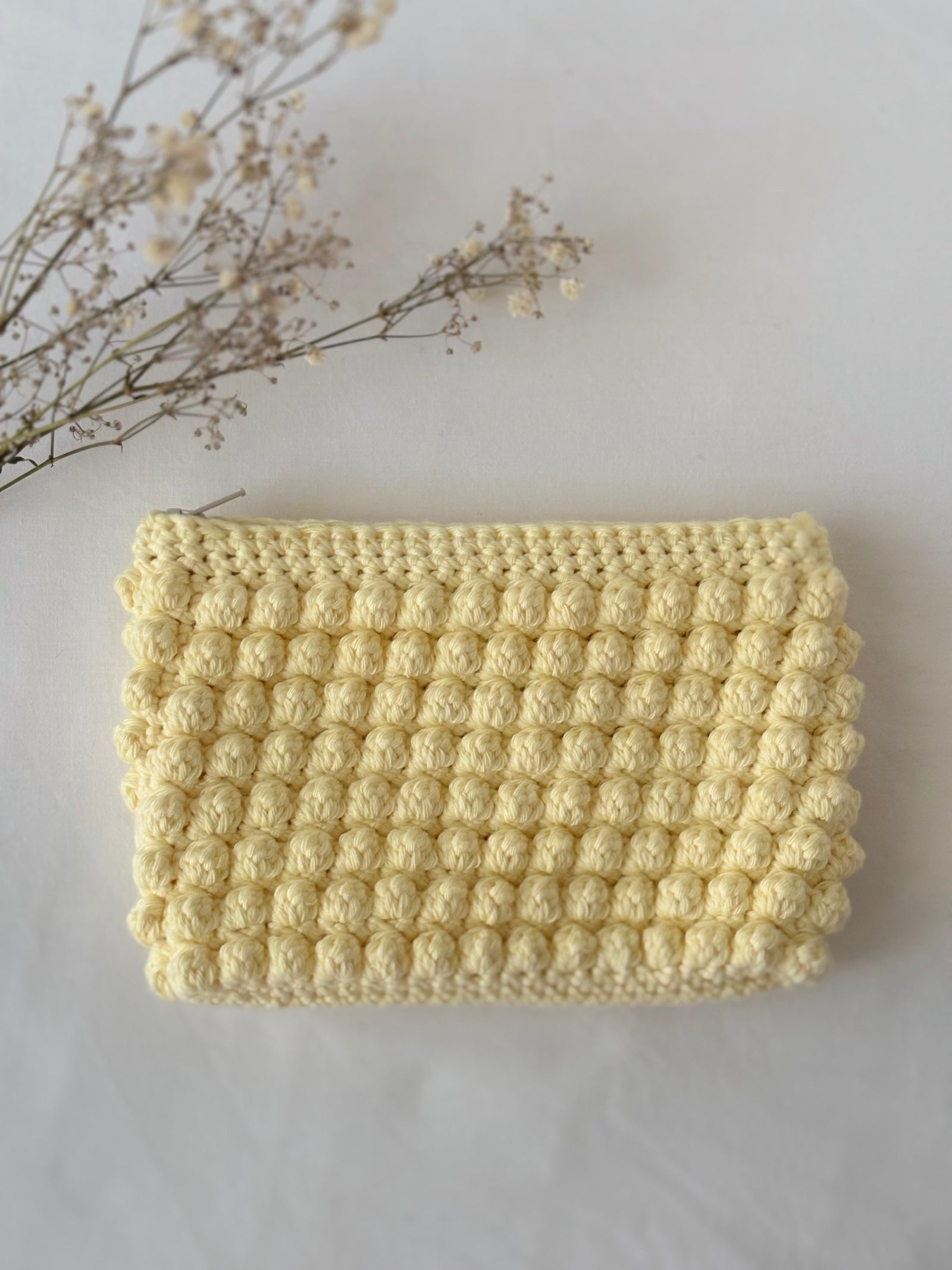 Pochette trousse de maquillage jaune pastel en crochet fait main 100% coton 