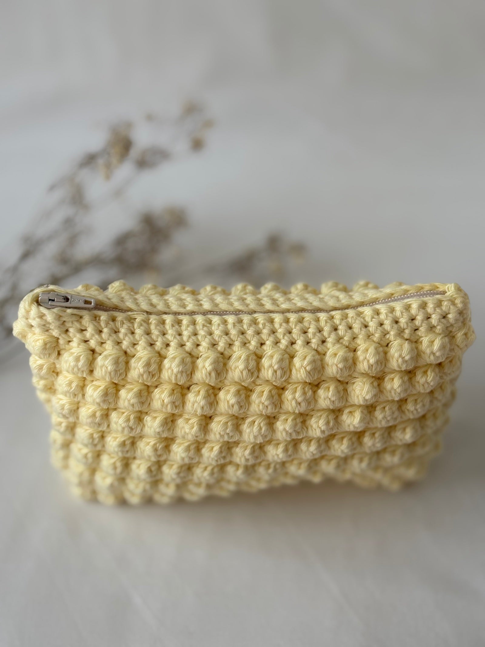 Pochette trousse de maquillage jaune pastel en crochet fait main 100% coton 