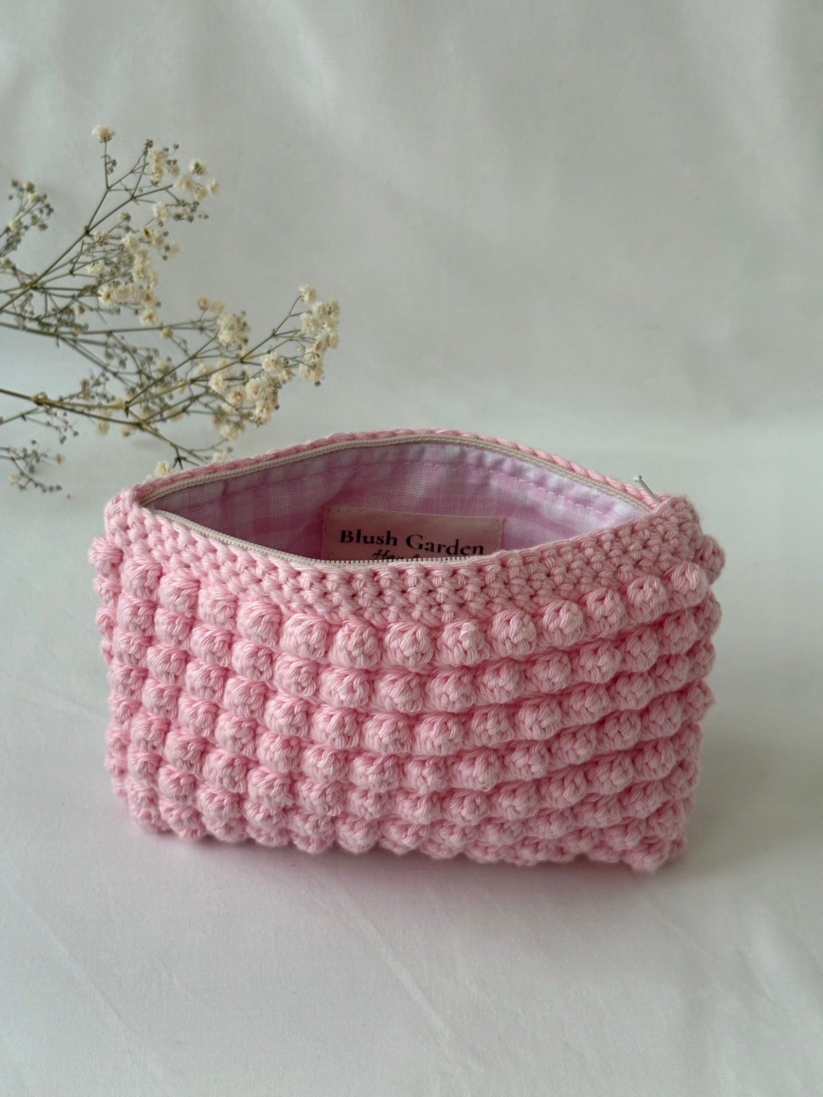 Pochette trousse de maquillage rose pastel en crochet fait main 100% coton et tissu vichy rose